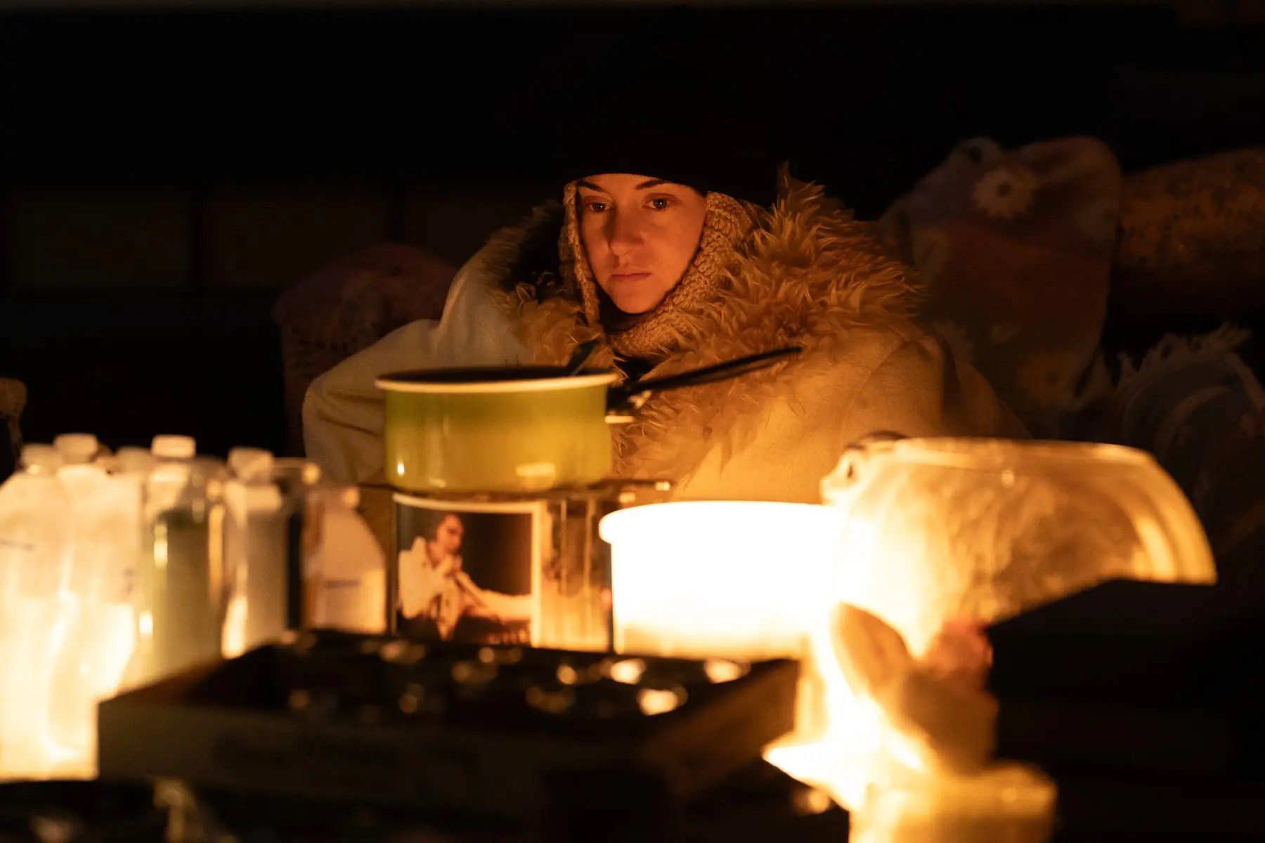 Annie Clay investigating the plane crash at the end of Paradise Season 2 Episode 1